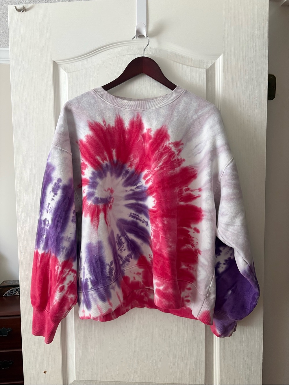 Aritzia TNA Tie-Dye Crewneck Sweatshirt in Pink & Purple